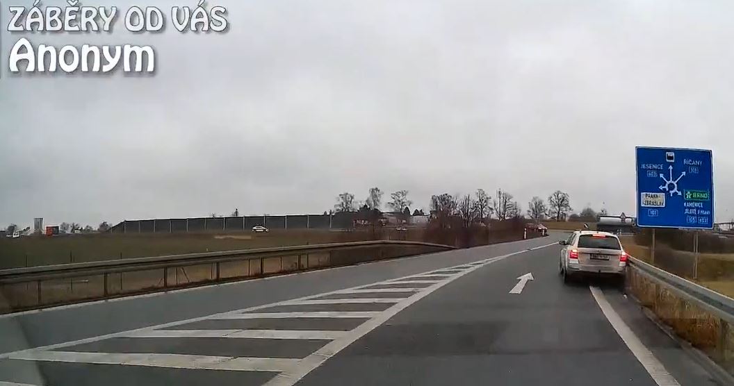 Z dne�n�ho okienka, �eny za volantom